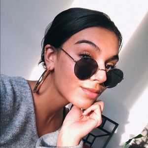 Meet your Posher, Meija